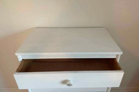 Commode / meuble a tiroirs en bois blanche 4 tiroirs 