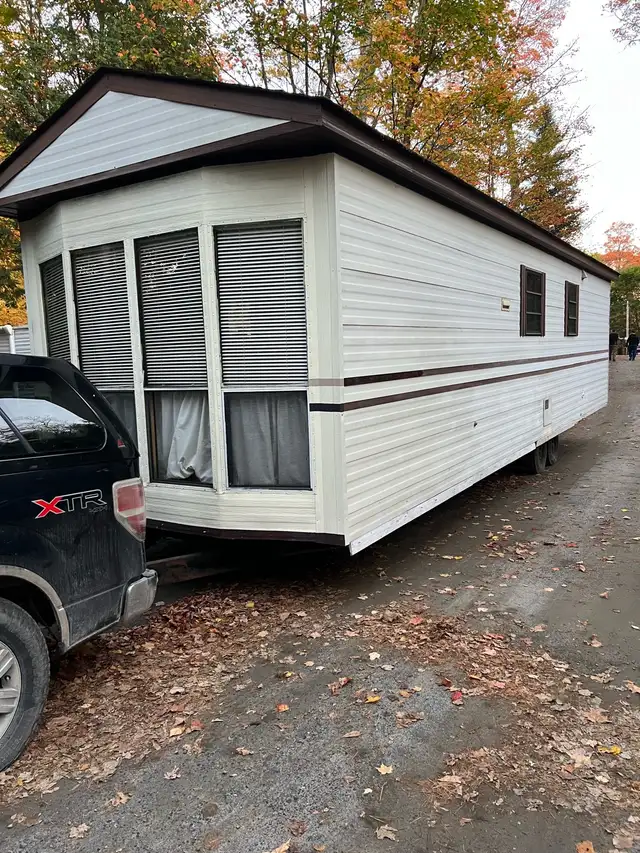 living mobile trailers tiny homes bunkie camp travel in Garage Sales in Barrie - Image 9