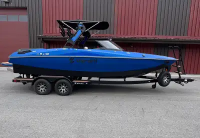 2024 Z2272 Varatti Bold Gelcoat Pattern Black Rubrail w/Stainless Insert Boatmate Tandem Axle Traile...