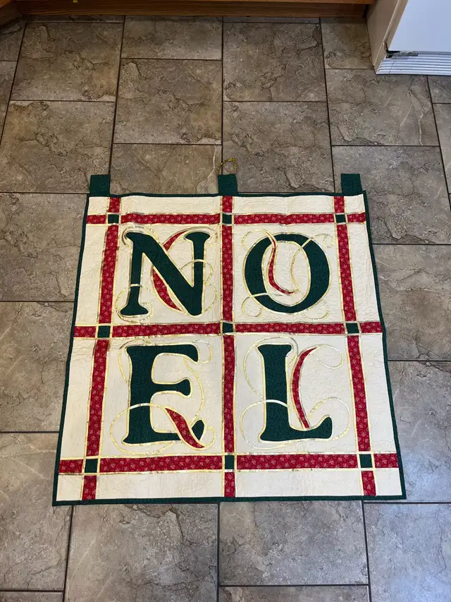 Homemade Christmas Quilted wall hanging in Home Décor & Accents in Red Deer - Image 2