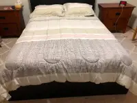 Double size comforter and pillow shams