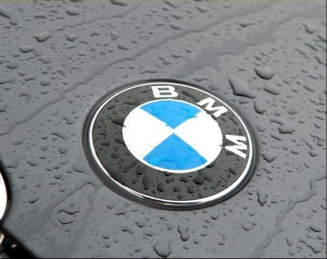 BMW Emblem 82mm Roundel Badge for Front Hood & Trunk... dans Pièces de carrosserie  à Ouest de l’Île