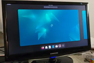 Ordinateur Lenovo ThinkCentre avec écran Samsung 24", View more