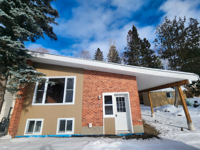 ELLIOT LAKE: 3 Bedroom semi-detached home + finished basement in Long Term Rentals in Sudbury