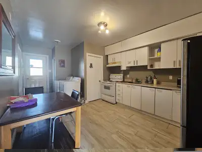 LIBRE immédiatement!!! 540$ 570, 580, , 670$ (grande chambre double ), ou 750$ (dans un logement , s...