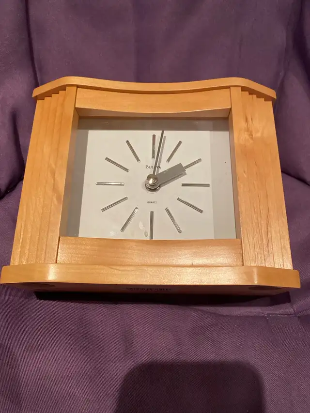 Bulova desk clock in Home Décor & Accents in Ottawa - Image 2