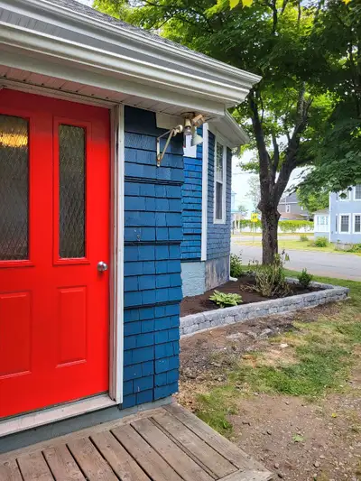 2bdrm basement apartmen with 1 bathroom. Private entrance and driveway. Spacious apartment with Laun...