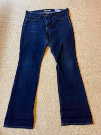 Levi’s 315 shaping boot cut size 32