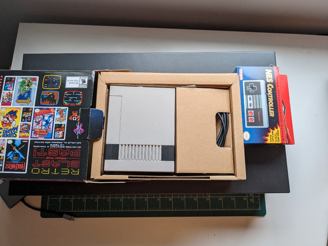 NES Classic + extra controller dans Autre  à Laval/Rive Nord - Image 2
