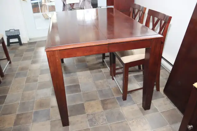 Dining table - brown in Dining Tables & Sets in Moncton - Image 5