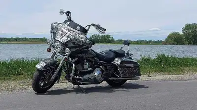 Harley Davidson flhtcui 2005 custom x roule a merveille pour plus d'informations commenter