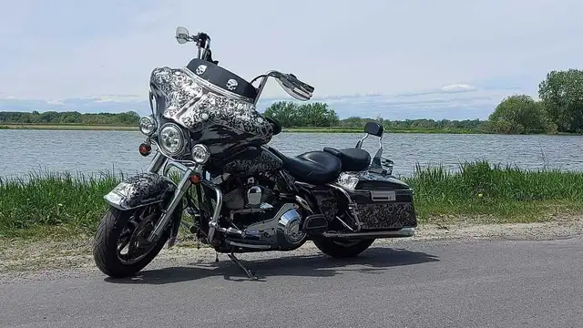 moto Harley Davidson à vendre  in Touring in Shawinigan - Image 2