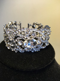 Absolutely Stunning Rhinestone Bracelet! Great for Brides!