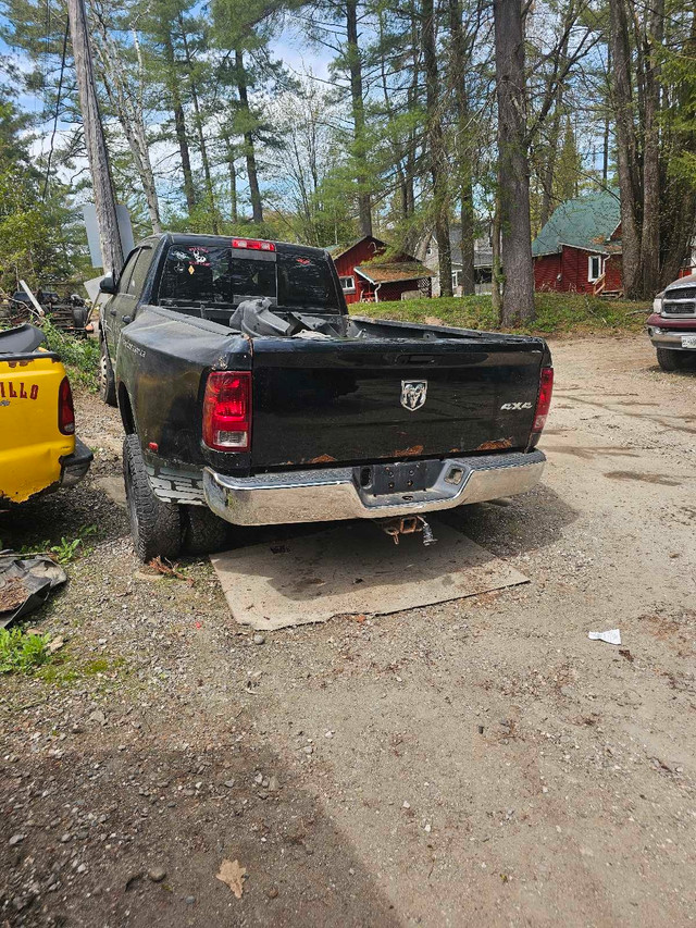 2014 Ram 3500 SLT Dually 4x4 in Cars & Trucks in Muskoka - Image 4