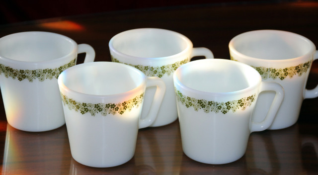 Five Vintage Pyrex Mugs in Kitchen & Dining Wares in Winnipeg - Image 3