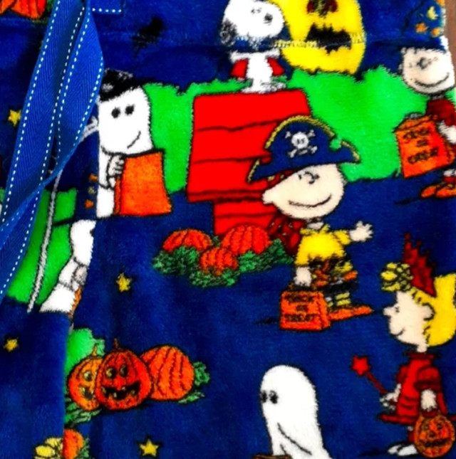 Peanuts Halloween plush fleece women's pajama pants Size Medium in Women's - Bottoms in Markham / York Region - Image 3