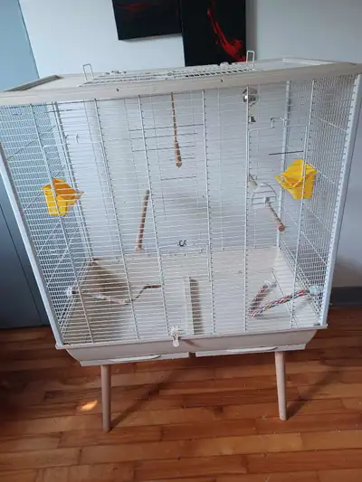 grande cage oiseau 31x18x42 propre bon état $90, View more