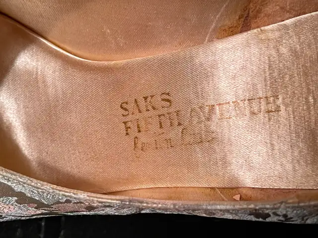 Vintage 1950s Saks Fifth Avenue Fenton LastHeels in Women's - Shoes in City of Toronto - Image 4