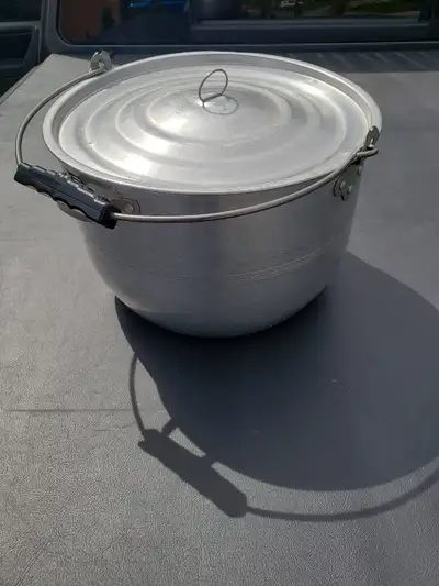 Aluminium Pot with Lid and Handle 12" wide 8"deep $45