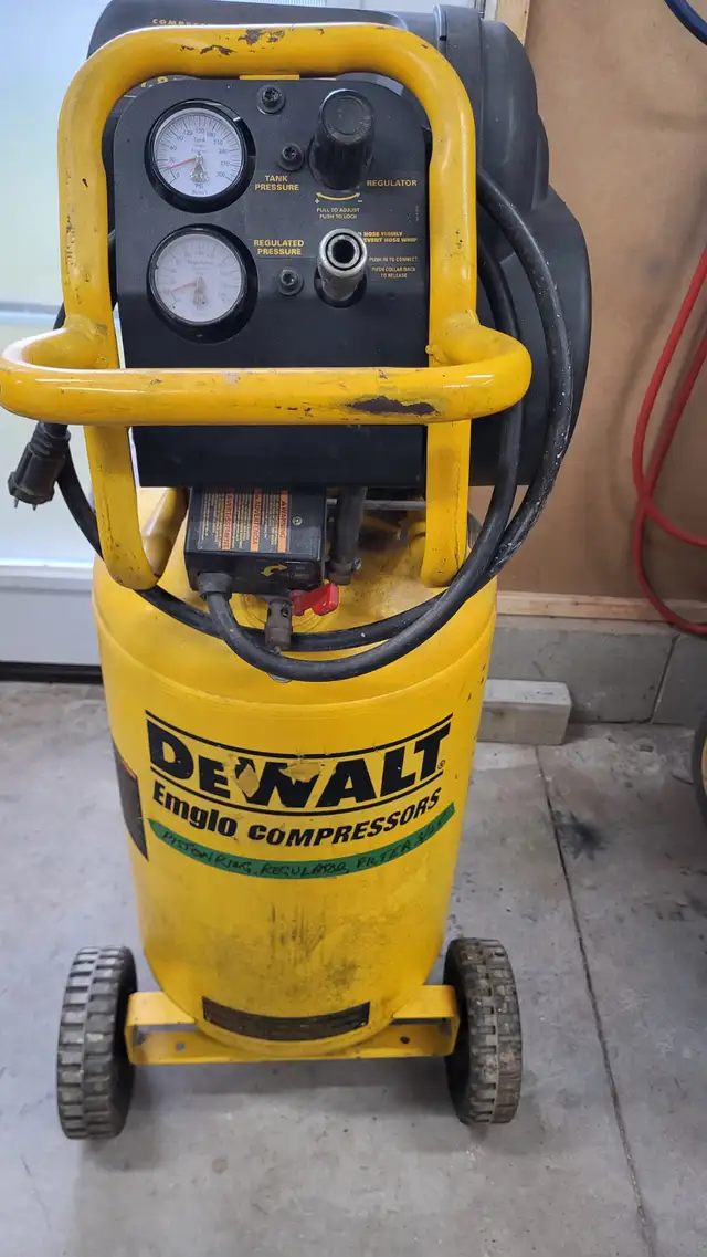 Dewalt D55168 Air Compressor for parts in Power Tools in Kingston - Image 4
