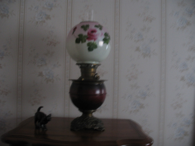 ANTIQUE OIL LAMP in Arts & Collectibles in Bridgewater