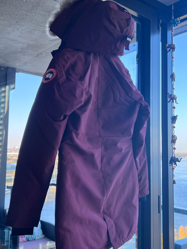 Manteau Canada Goose totalement NEUF! dans Femmes - Hauts et vêtements d'extérieur  à Ville de Montréal - Image 3