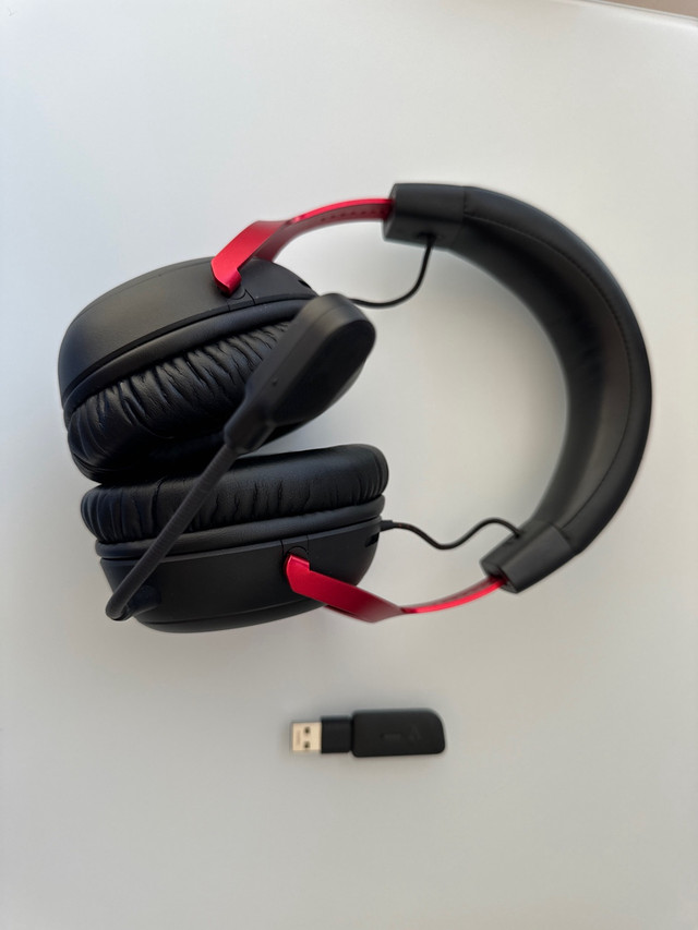 HyperX Cloud III Wireless Black/Red in Speakers, Headsets & Mics in City of Toronto