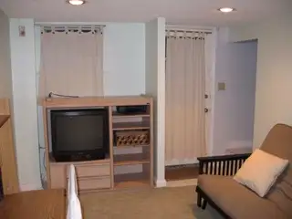 Studio/Bachelor Basement