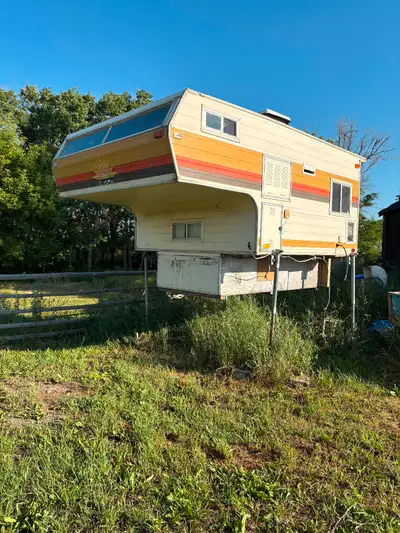 Older truck camper made by Edson 8 foot jacks work good good condition