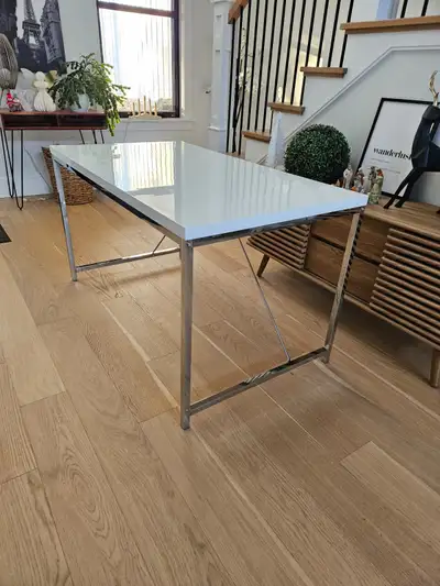 White and chrome desk from Structube in excellent condition, View more
