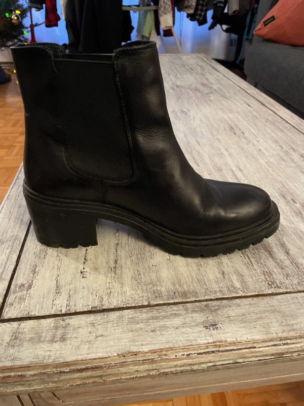 Chaussures femme hiver noires en cuir Geox - Damiana dans Femmes - Chaussures  à Ville de Montréal - Image 2