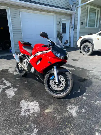 2001 Yamaha R6 with approximately 12,000 km Runs great. Tires are still in good condition with about...