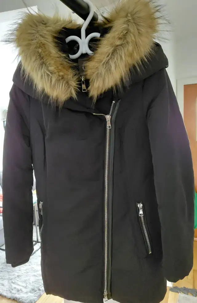 Manteau d'hiver, Small femme. Winter coat, Small women's size in Women's - Tops & Outerwear in City of Montréal - Image 4