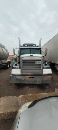 2000 FREIGHTLINER CLASSIC ABLEBODY 