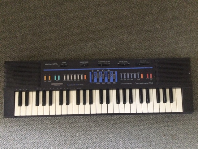 Realistic-Concert Mate 700 Electronic keyboard -1980's WORKS! in Pianos & Keyboards in Muskoka