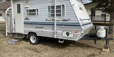 2000 NOMAD 17’ ROADRUNNER HYBRID TRAVEL TRAILER • SENIOR OWNED • VERY GOOD CONDITION • SLEEPS 6 EASY...