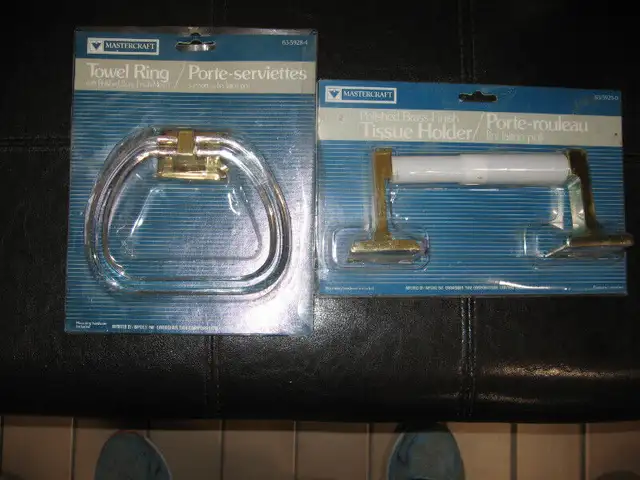 Towel Ring/Tissue Holder - Polished Brass Finish (NEW) in Bathwares in Ottawa - Image 2