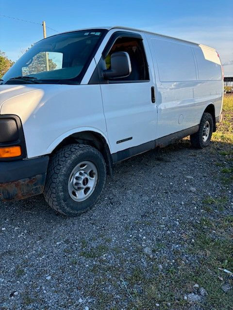 2005 GMC Savana 2500 in Cars & Trucks in Markham / York Region - Image 2
