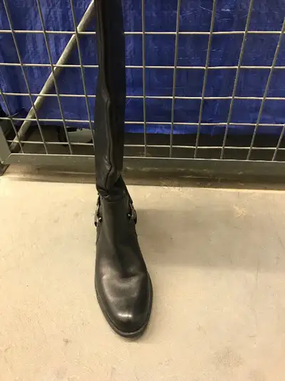 Leather boots size 7 LEATHER $30 Womens LIKE NEW, View more