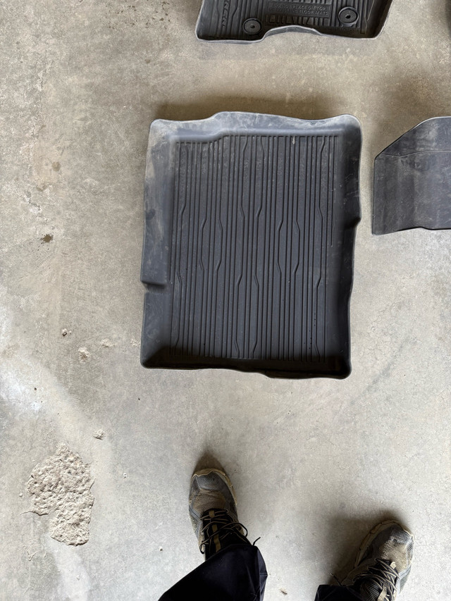 2018-2019 Ford Explorer Front & Rear All Weather Floor Mats in Other Parts & Accessories in Regina - Image 4