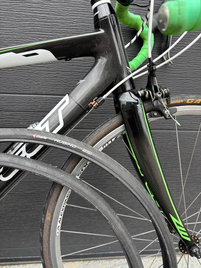 Vélo de route Felt ZW6 in Road in Granby - Image 4