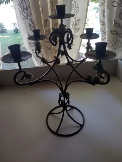 2 chandeliers sur pieds, View more