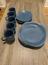 12+1 piece blue dinnerware set 