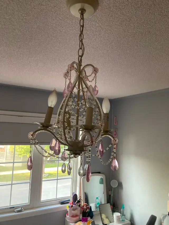 Pink and white chandelier in Indoor Lighting & Fans in Markham / York Region - Image 4
