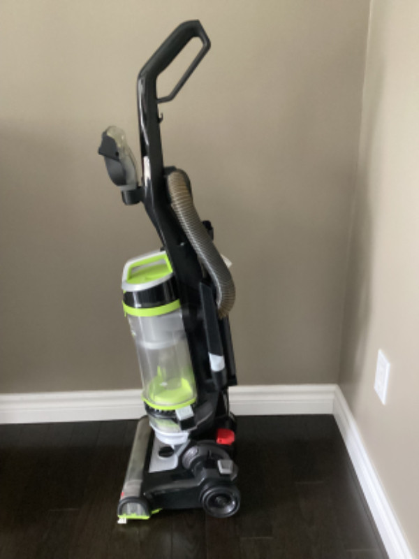 Bissell Upright Vacuum in Vacuums in Ottawa
