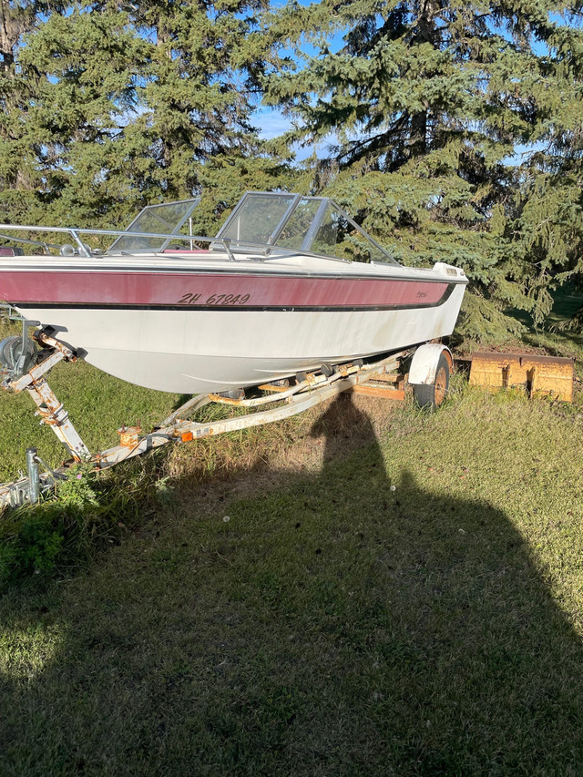 Old boat forsale in Powerboats & Motorboats in St. Albert