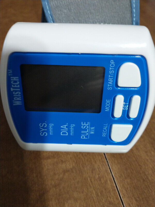 Wrist mount blood pressure monitor in Health & Special Needs in Dartmouth - Image 2