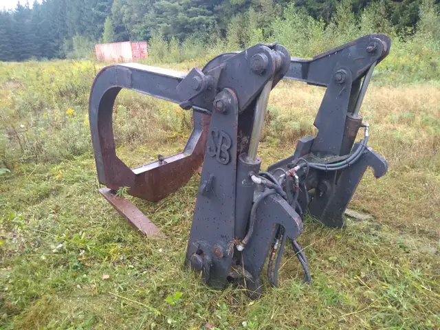 Fourches/pince  grappin combiné pour palettes et billots de bois in Heavy Equipment in Shawinigan - Image 2