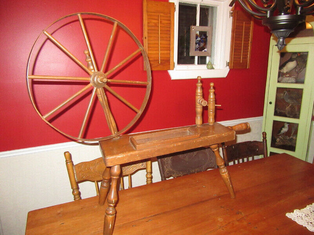 Vintage Spinning Wheel From Vermont / New Hampshire$60.00 in Home Décor & Accents in City of Halifax