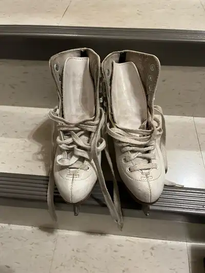 girls ice skates - size 3, View more